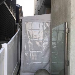 house with a residential patio awning - custom awnings - custom awnings near me - custom awnings for decks - custom awnings for business - custom door awnings near me - spear awnings - aluminum awnings - dome awnings